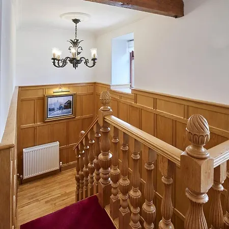 Host & - The Barn Holiday home